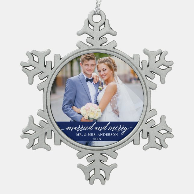 Verheiratete und Merry Wedding Calligraphy Blue Schneeflocken Zinn-Ornament (Vorderseite)