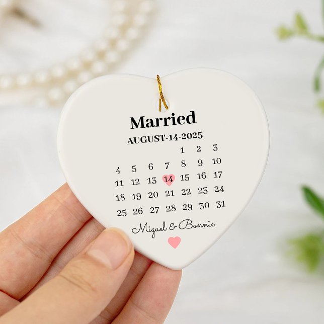 Verheirateter Kalender Personalisierter Hochzeitst Keramik Ornament (Von Creator hochgeladen)