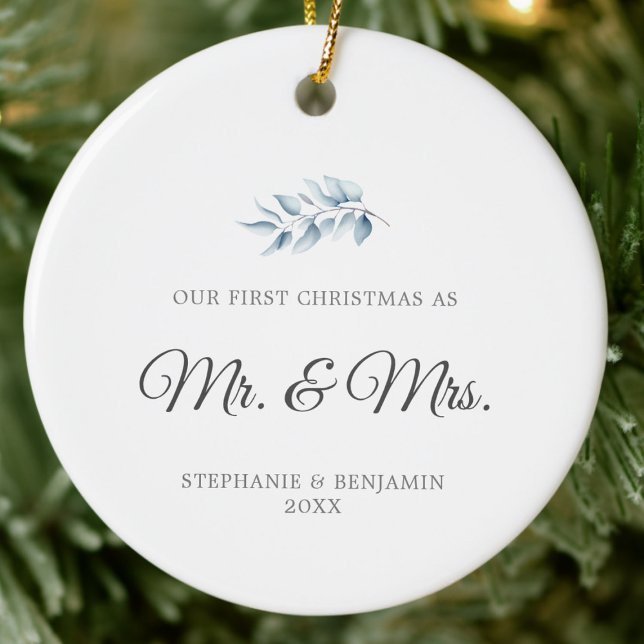 Verheiratetes Botanisches Ice Keramik Ornament (our first christmas mr mrs newlywed couple photo ornament winter greenery elegant minimalist white)