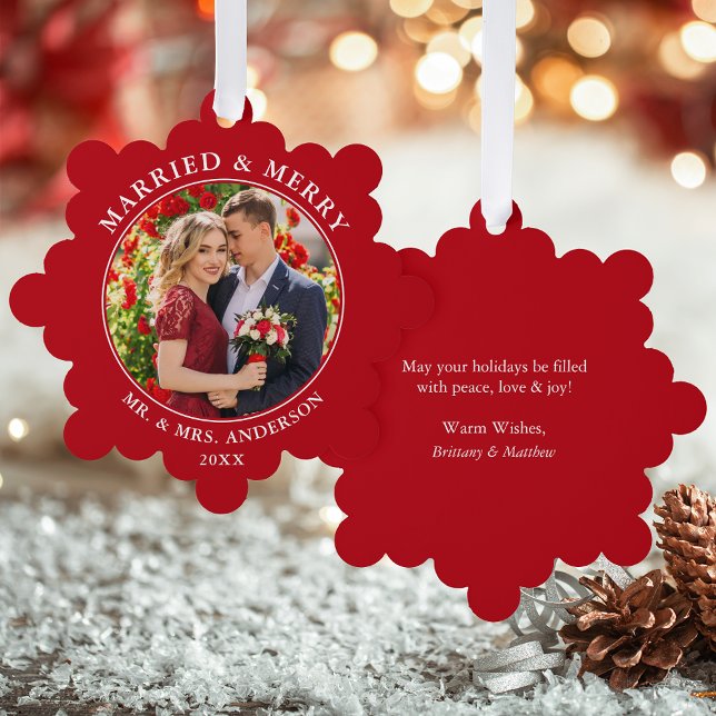 Verheiratetes und fröhliches Hochzeitsstift Rotes  Ornament Karte (A greeting card that is also an ornament! Customize with your photo and personalized text.)
