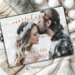 Verheiratetes und helles EKR-Foto Feiertagspostkarte<br><div class="desc">Verheiratet & blitzschnell — Weihnachts-Foto-Karte mit Schneeflocken.</div>