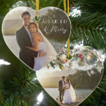 Verheiratetes und Merry Double Sided Heart Wedding Keramik Ornament<br><div class="desc">Verheiratetes und fröhliches Foto - perfekt für frisch vermählte Weihnachten verheiratet oder für jedes glücklich verheiratete Paar! Die Fotovorlage ist Set für Sie, um ein Hochzeitszittel auf jeder Seite hinzuzufügen. Auf der einen Seite befindet sich ein elegantes Texteüberlagerungsstück, das "verheiratet & fröhlich" und auf der anderen Seite ein nostalgisches Überlagern...</div>