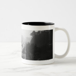 Verkehr auf Landstraße Zweifarbige Tasse