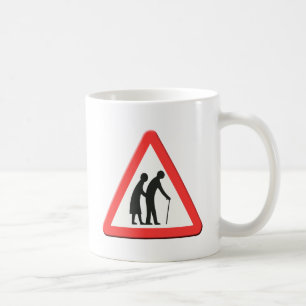 Verkehrszeichen ältere Menschen UK Tasse