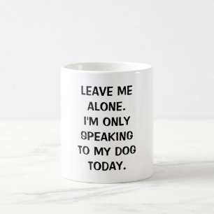 Verlassen Sie mir allein mich sprechen nur mit Tasse