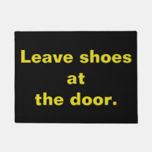 Verlassen Sie Schuhe an der Tür