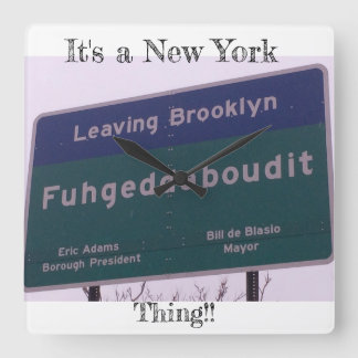 Verlassen von Brooklyn New York Fuhgeddaboudit Quadratische Wanduhr