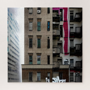 Verlassene Stadtgebäude mit Graffiti Puzzle