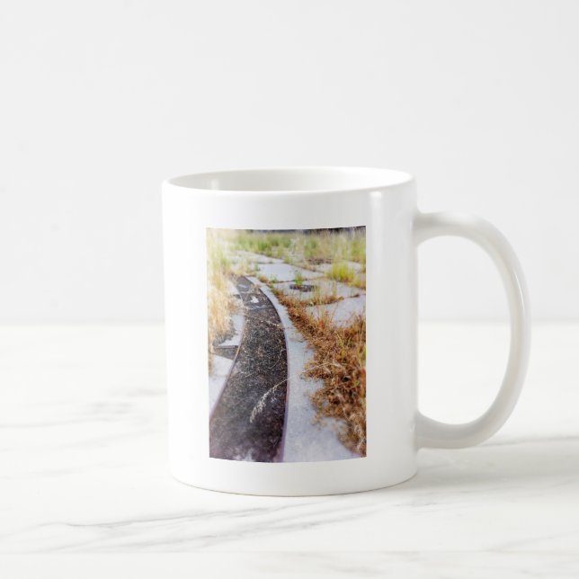 verlassener Gehweg Kaffeetasse (Rechts)