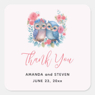 Verliebte Eulen, die auf einem Ast sitzen Hochzeit Quadratischer Aufkleber