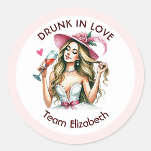 Verliebtes Braut-Team Wein Junggesellinnenabschied Runder Aufkleber