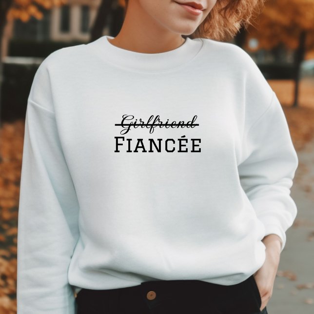 Verlobung von Girlfriend Fiancée Sweatshirt (Von Creator hochgeladen)