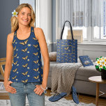 Verloren in einem Quatrain von Adiela Akoo - Schme<br><div class="desc">Verloren in Quatrain Butterfly Tasche - ein wunderschön buchbares Geschenk für jeden Liebhaber der Poesie sowie eine Erinnerung für alle, sich wie der Schmetterling Doubles auch als großartige Windsack zu verwandeln, wenn Sie ein Baby haben. Wenn Sie ein Geschenk für ein Kind bekommen, achten Sie auf das passende Bib, Babydecke,...</div>