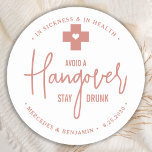 Vermeiden Sie Hangover Bleibe Betrunkene Rose Gold Runder Aufkleber<br><div class="desc">Vermeiden Sie ein Hangover Bleibe Betrunken Relief Kit ! Diese lustigen Gastgeschenk Hochzeiten-Aufkleber sind perfekt, um Ihre eigenen Kater-Erholung-Kits für Ihre Gäste zu machen, unverzichtbar, wenn Sie eine offene Bar planen. Besuchen Sie unsere Kollektion für Gastgeschenke Hochzeiten, Kater-Favoriten und Hochzeitsfeste. Personalisieren Sie Ihre Daten mit Namen und Datum. COPYRIGHT ©...</div>