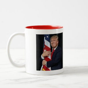 Vermissen Sie mich noch - Präsident Trump Zweifarbige Tasse