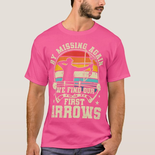Vermisste Pfeile Funny Archer Bogenschießen T-Shirt (Vorderseite)