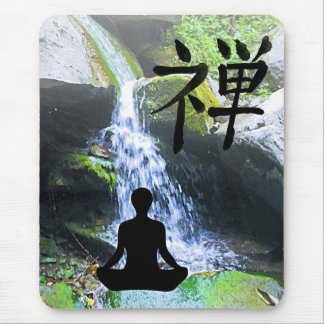 Vermittlung von Silhouette durch Wasserfall Mousepad