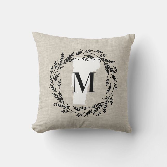 Vermont Rustic Wreath Monogram Throw Kissen (Vorderseite)