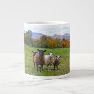 Vermont Sheep im Herbst Jumbo-Tasse