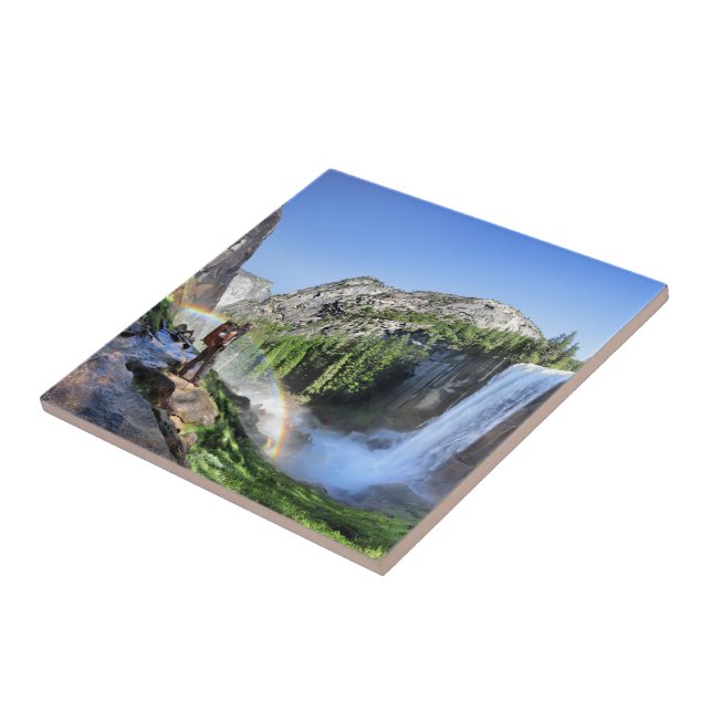 Vernal Fall Hiker and Rainbow - Yosemite Fliese (Seite)