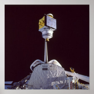 Veröffentlichung des Satelliten SATCOM KU-2 von At Poster