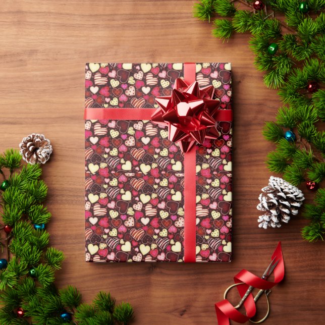 verpacktes Geschenk mit Liebe Geschenkpapier (Feiertagsgeschenk)