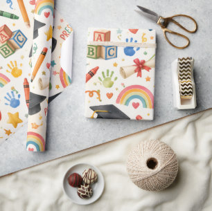 Verpackungspapier für die Abschlussfeier im Kinder Geschenkpapier