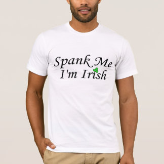 Verprügeln Sie mich Iren Im T-Shirt