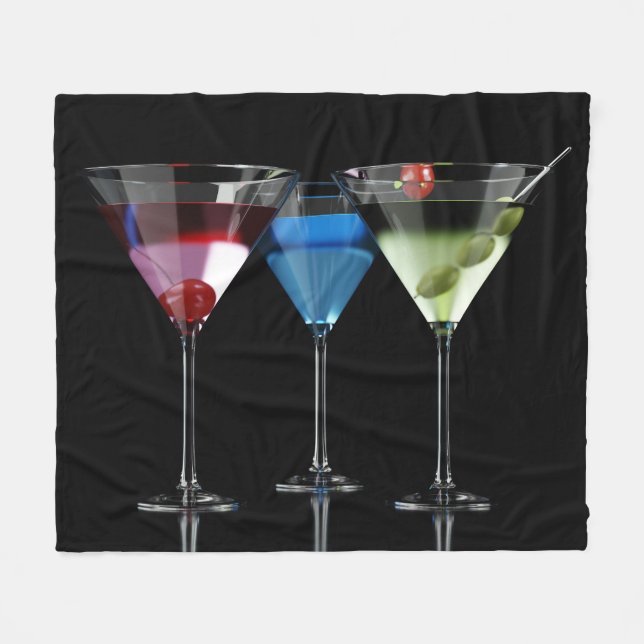 Verschiedene Cocktails in Martini-Brillen auf schw Fleecedecke (Vorderseite (Horizontal))