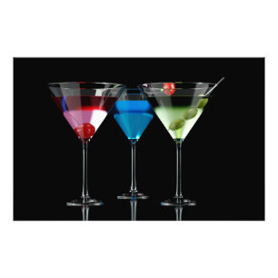 Verschiedene Cocktails in Martini-Brillen auf schw Fotodruck