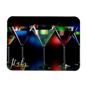 Verschiedene Cocktails in Martini Brillen mit Lich Magnet