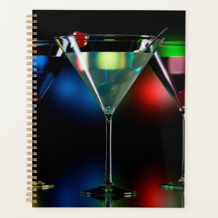 Verschiedene Cocktails in Martini Brillen mit Lich Planer