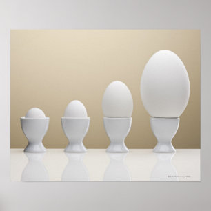Verschiedene Eier in Eierbechern Poster