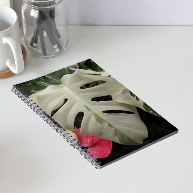 Verschiedene Monstera Leaf Floral Notizblock (In Situ)