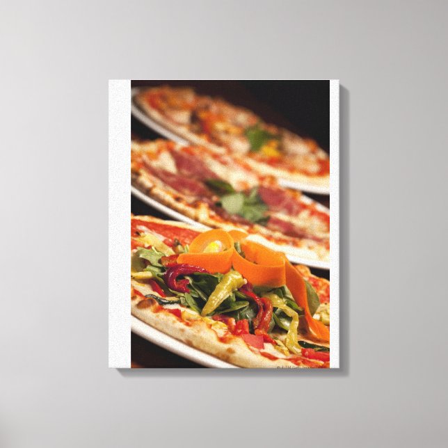 Verschiedene Pizza und Toppings Leinwanddruck (Vorderseite)