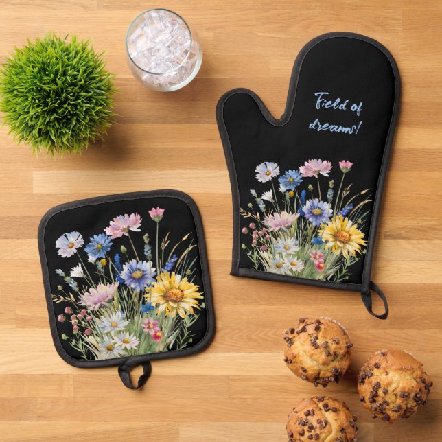 Verschiedenes Feld von Wildblumen auf schwarz Ofenhandschuh & Topflappen-Set (Oben Unten)