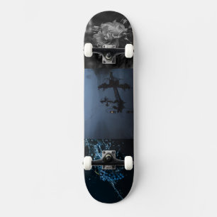 Verschmelzung von natürlicher Schönheit im Aktions Skateboard