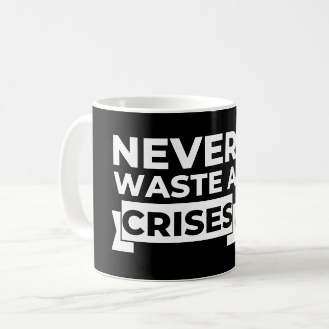 Verschwende nie eine Krise witzig Sarcastic Kaffeetasse (Vorderseite Links)