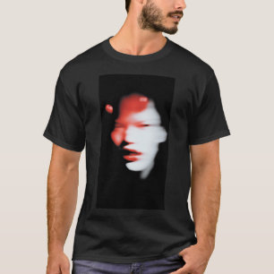 Verschwommenes asiatisches Mädchen T-Shirt