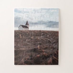 Verschwundene Kirche auf einem Feld mit Zaun Puzzle