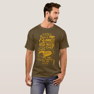 Versetzen nicht der verantwortliche Paella-Koch in T-Shirt