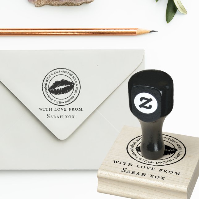 Versiegelt mit Kiss Lip Print Custom Rubber Briefm Gummistempel (Just add your name to this cute Sealed with a kiss rubber stamp)