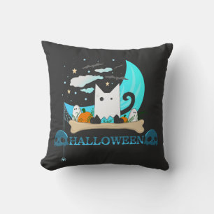 Verspielte Geisterkatze sucht Halloween-Nacht heim Kissen