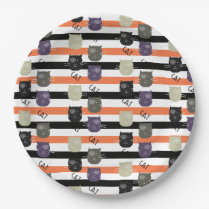 Verspielte gestreifte süße Katze mit Flecken Pappteller