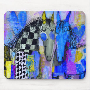 Verspielte Herzen und Schachbrett-Pferde Mousepad