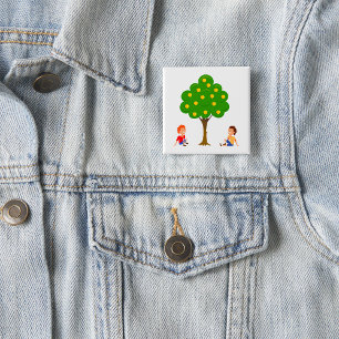 Verspielte Kinder unter einem Apfelbaum sitzend Button