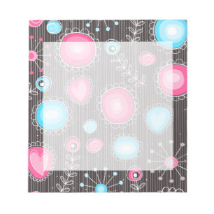 Verspielte rosa und blaue Herzen und Blumen floral Notizblock