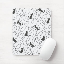 Verspielte schwarze Katze und Wollknäuel-Muster Mousepad