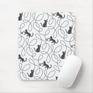 Verspielte schwarze Katze und Wollknäuel-Muster Mousepad