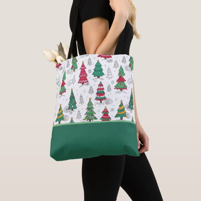 Verspielte Whimsical Dekorierte Weihnachtsbäume Do (Von Nahem)